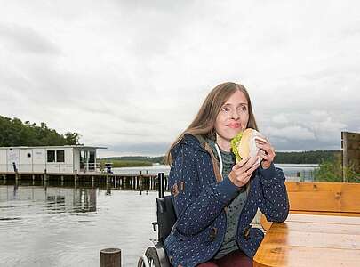 Barrierefreie Hausboottour mit dem Febomobil im Ruppiner Seenland