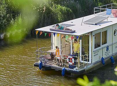Rechlin Müritz Barrierefreier Urlaub mit der Familie auf dem Hausboot