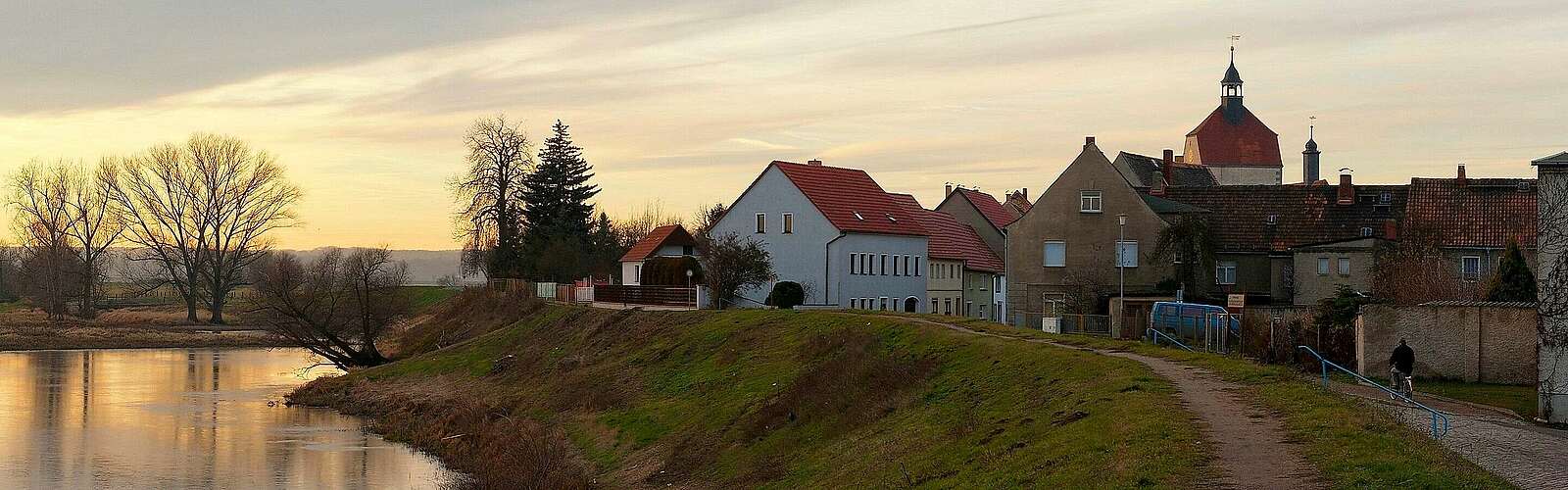 Sonnenuntergang bei Mühlberg/Elbe,
            
        
                Foto: AG HIS Arbeitsgemeinschaft Städte mit historischen Stadtkernen/Erik-Jan Ouwerkerk