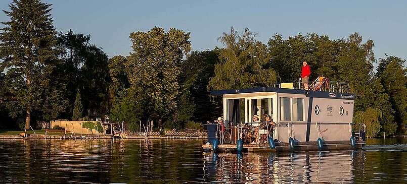 Hobbykapitän im Rolli im Dahme-Seenland