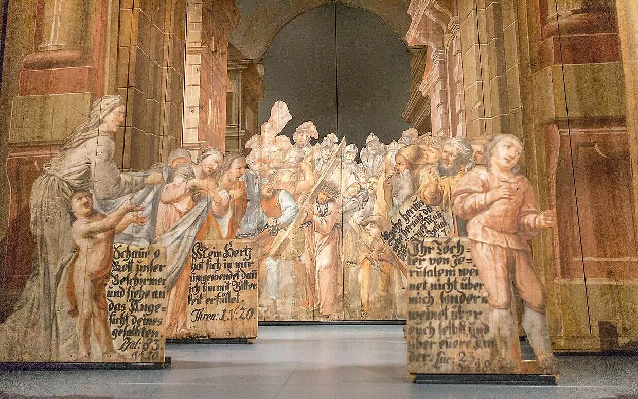 Die Szene „Die Kreuztagung“ im Himmlischen Theater in Neuzelle.