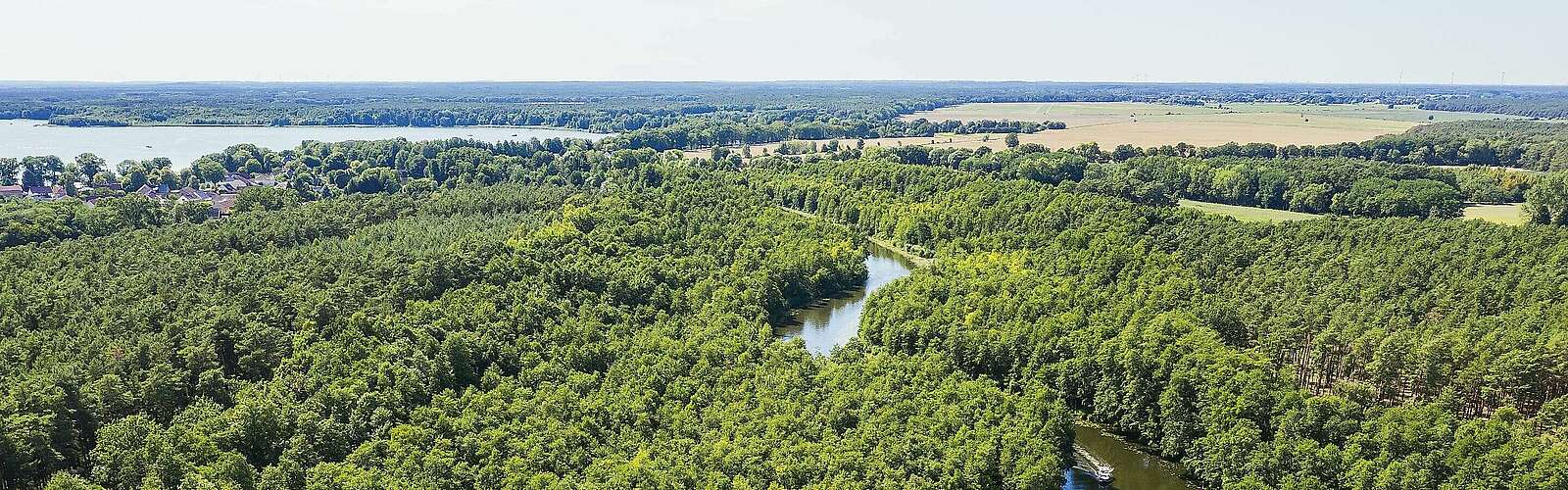 Mit dem Hausboot am Wolziger See,
            
        
                Foto: TMB Tourismus-Marketing Brandenburg GmbH/Nora Bibel