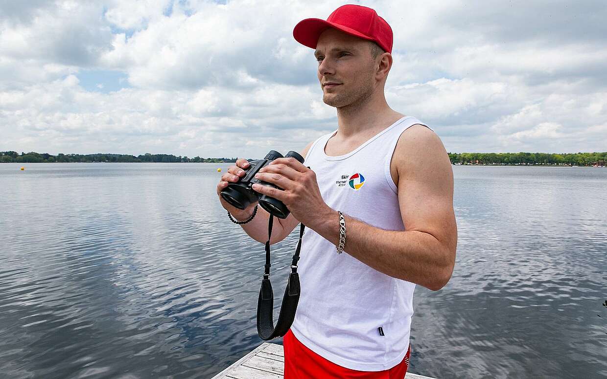 Schwimmmeister Hans Behrendt im Waldbad Templin