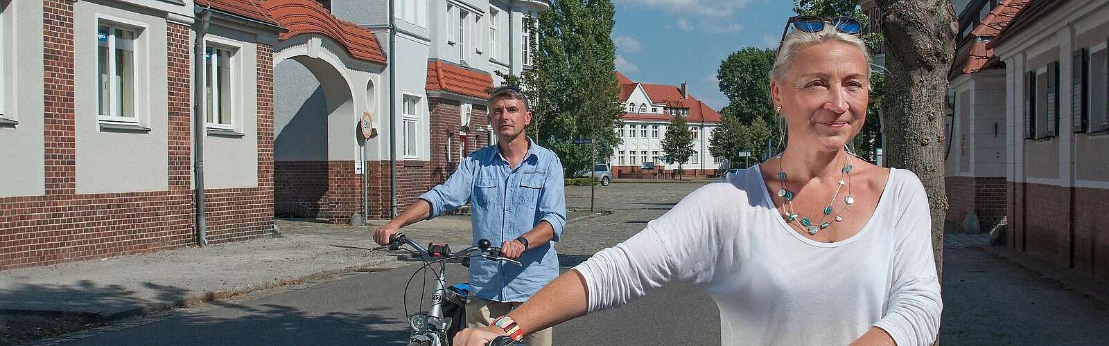 Radler in der Gartenstadt Marga,
            
        
                Foto: Tourismusverband Lausitzer Seenland e.V./Nada Quenzel