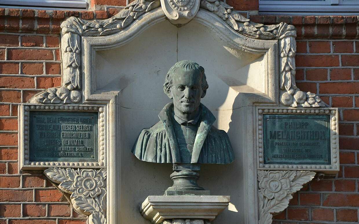 Philipp Melanchton führte in Herzberg (Elster) die erste deutsche Schulordnung ein. 