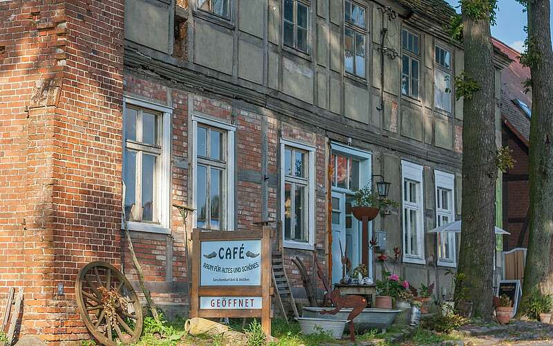 



    
        
                Café in Breetz,
            
        
                Foto: TMB Tourismus-Marketing Brandenburg GmbH/Steffen Lehmann
            
    
