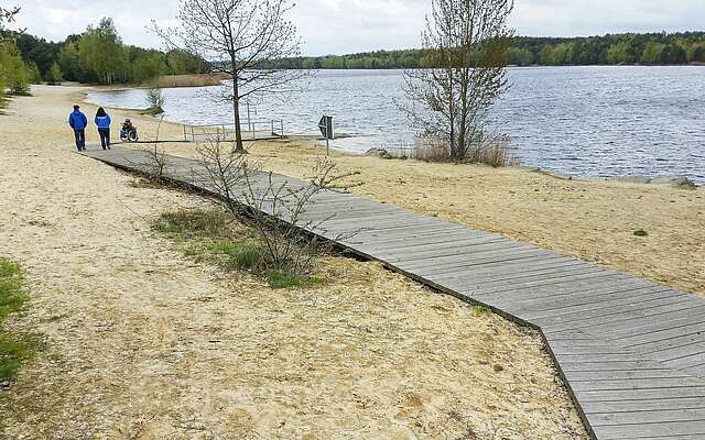 Barrierefreier Strandzugang im Familienpark Senftenberg