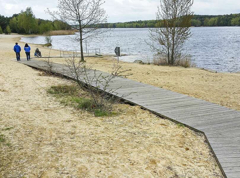 Barrierefreier Strandzugang im Familienpark Senftenberg