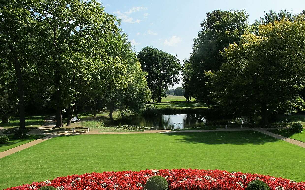 So blüht es im Schlosspark Uebigau.