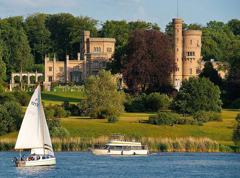 Bootstour auf dem Tiefen See mit Blick auf Schloss Babelsberg