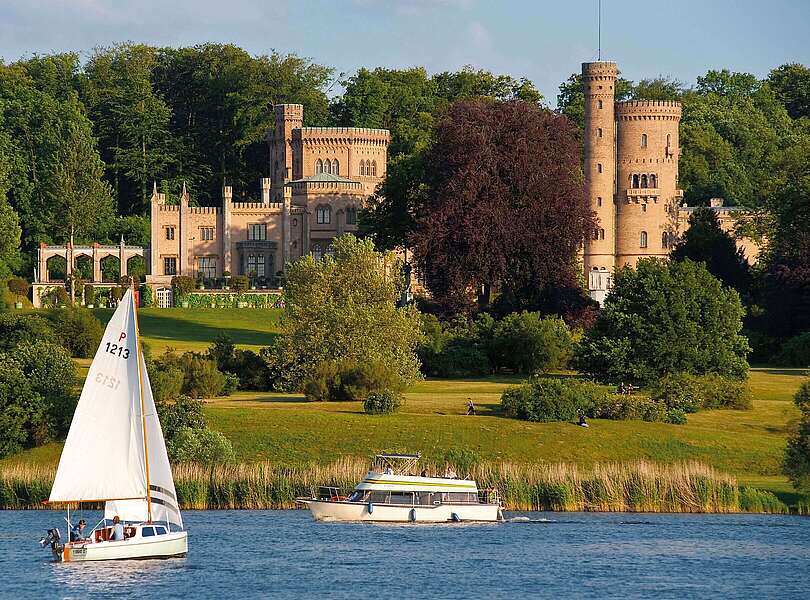Bootstour auf dem Tiefen See mit Blick auf Schloss Babelsberg