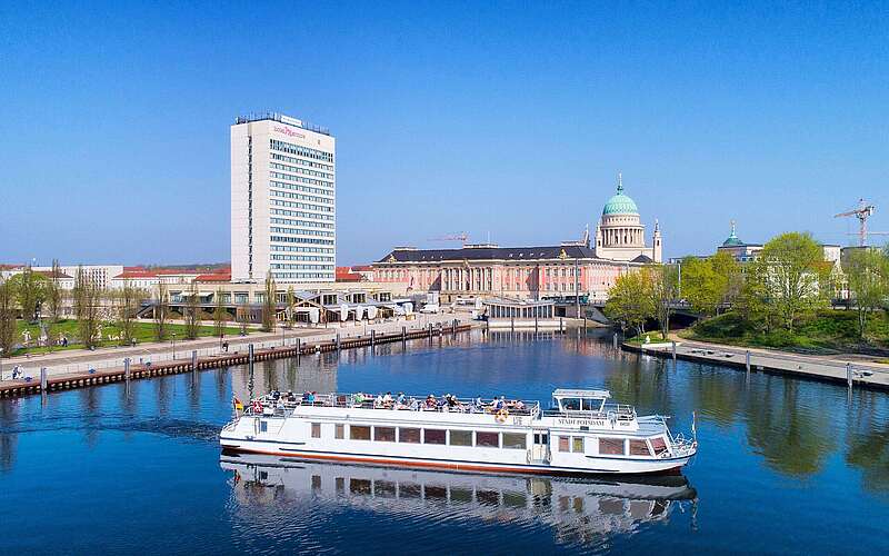 MS Potsdam im Hafen