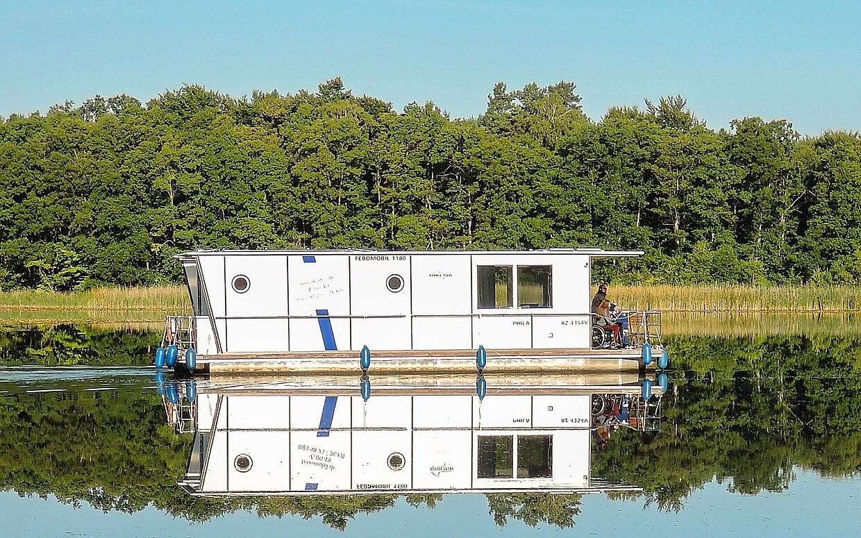 Barrierefreie Hausboottour mit dem Febomobil im Ruppiner Seenland