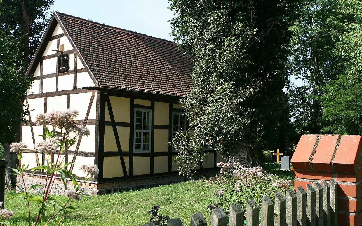 Die Dorfkirche in Glambeck ist eine der kleinsten Kirchen in Brandenburg.