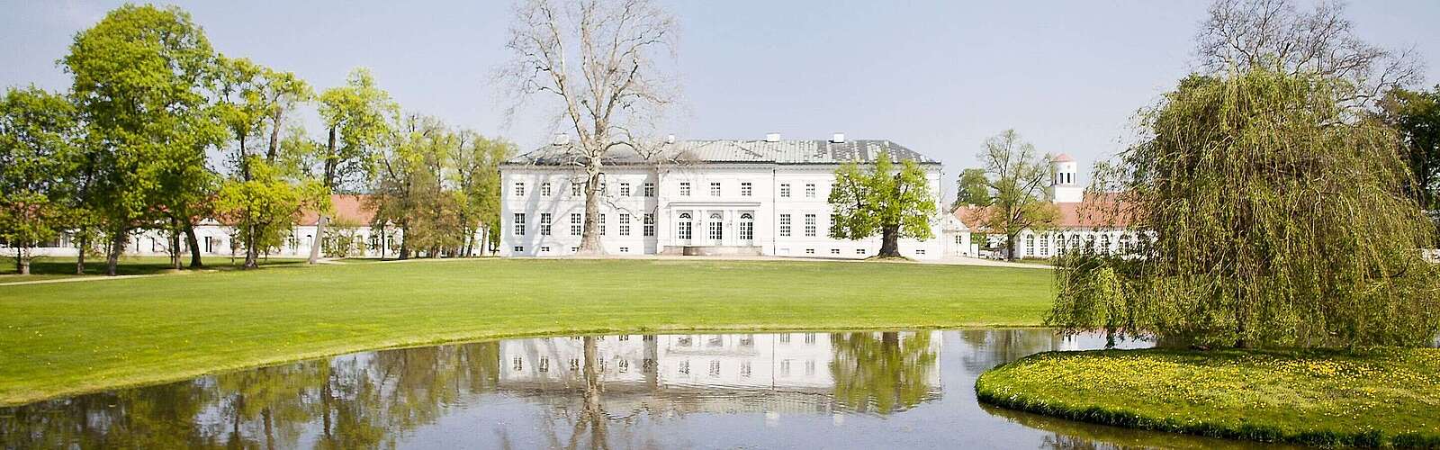 Schloss Neuhardenberg mit Parkanlage