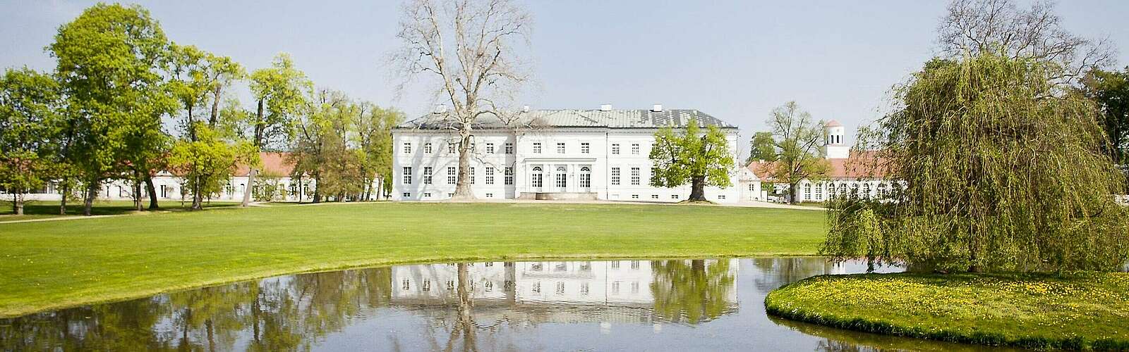 Schloss Neuhardenberg mit Parkanlage,
            
        
                Foto: TMB Tourismus-Marketing Brandenburg GmbH/Florian Bröcker