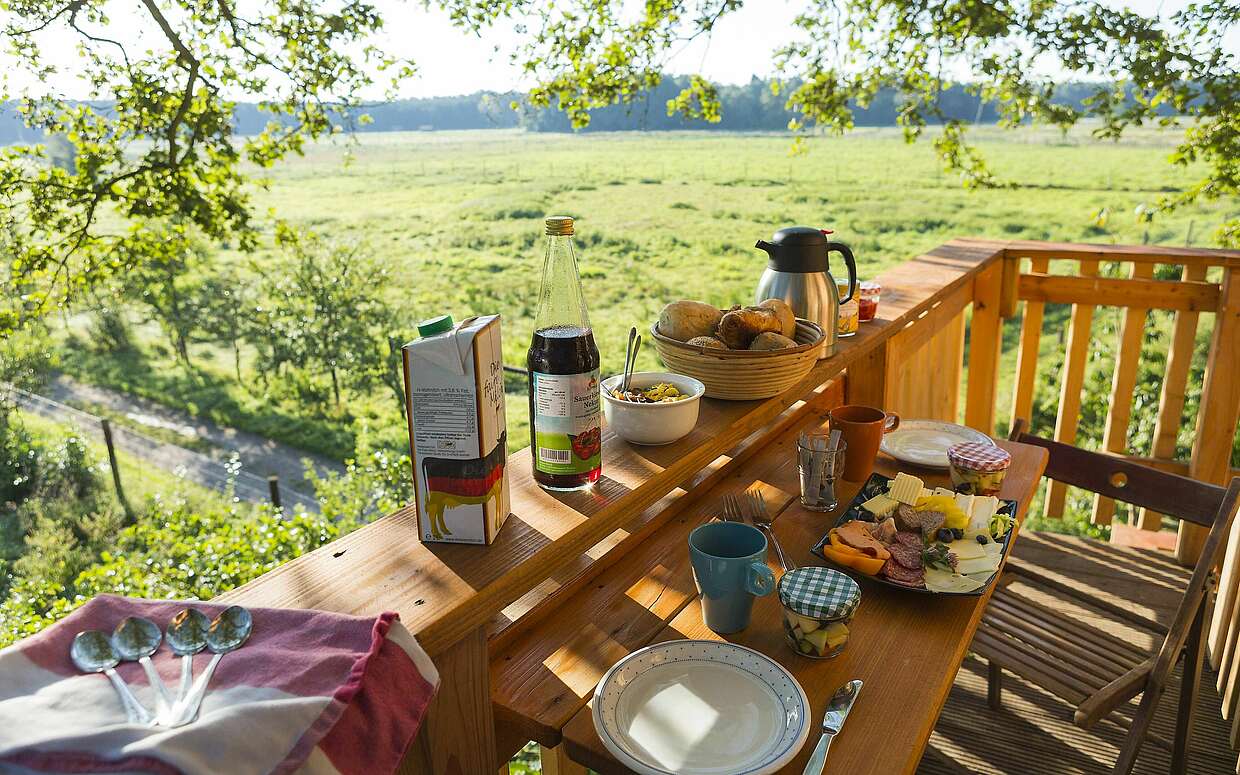 Frühstück im Baumhaus auf Gut Gollin