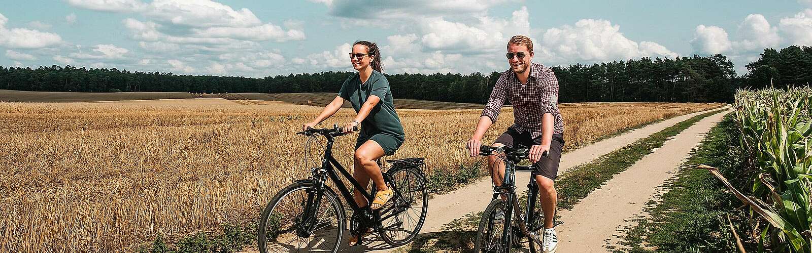 Paar auf Fahrrädern,
            
        
                Foto: TMB Tourismus-Marketing Brandenburg GmbH/René Pätznick