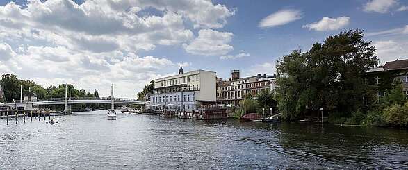 Blick auf die Jahrtausendbrücke