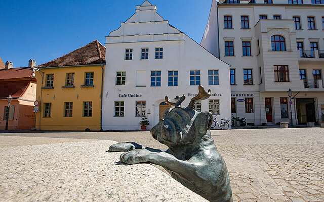 Loriot Waldmops Figur in Brandenburg an der Havel