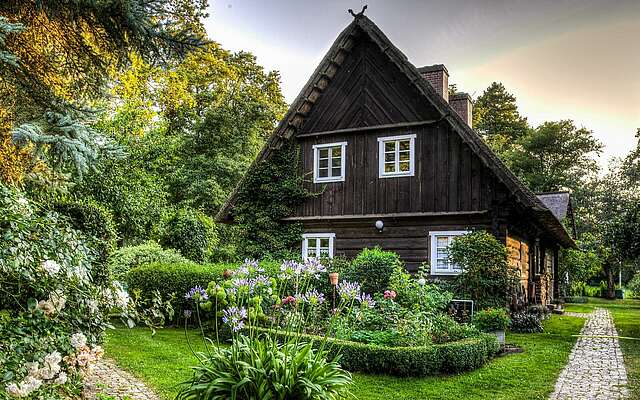 Traditionelles Holzhaus in Burg