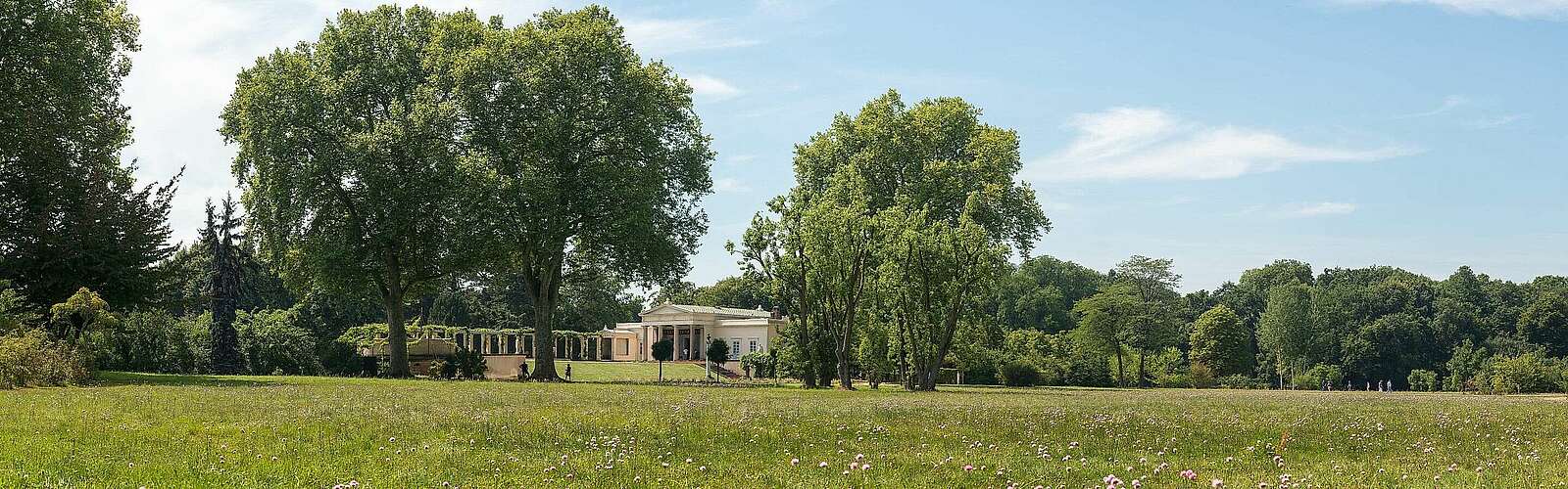 Schloss Charlottenhof im Park Sanssouci,
            
        
                Foto: TMB Tourismus-Marketing Brandenburg GmbH und SPSG/Böttcher+Tiensch