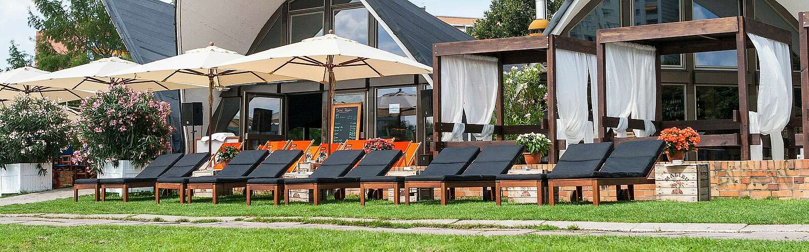 Außenansicht des Cafés Seerose,
            
        
                Foto: TMB Tourismus-Marketing Brandenburg GmbH/Sophia Grützmann