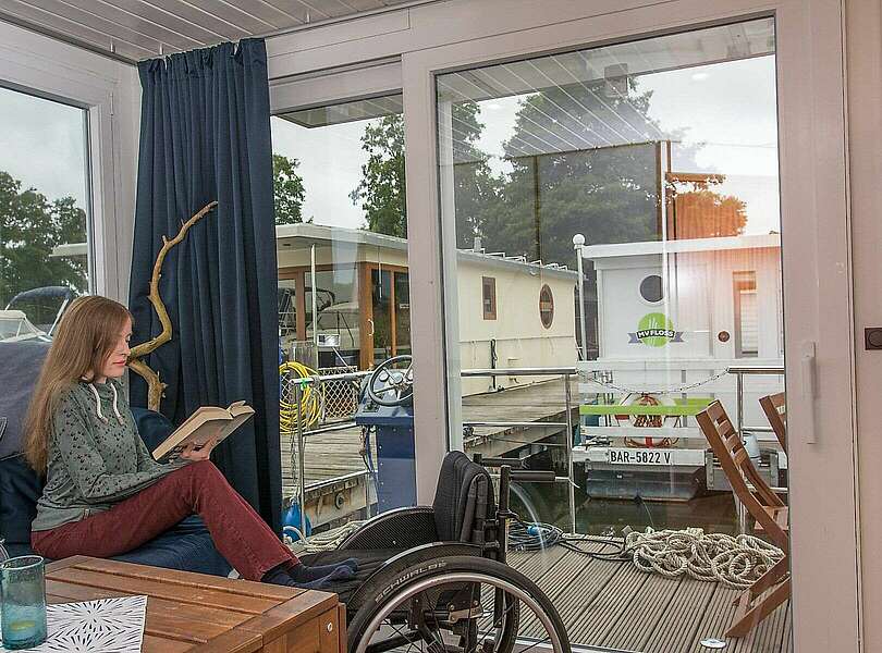 Barrierefreie Hausboottour mit dem Febomobil im Ruppiner Seenland