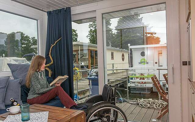 Barrierefreie Hausboottour mit dem Febomobil im Ruppiner Seenland