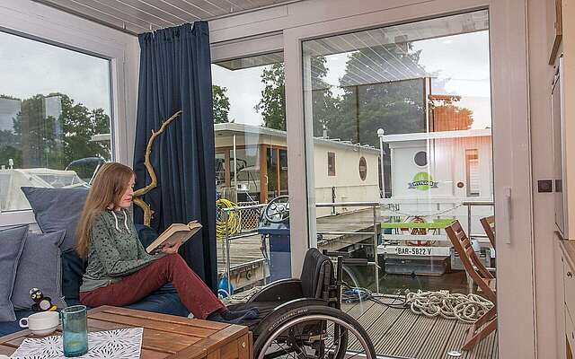 Barrierefreie Hausboottour mit dem Febomobil im Ruppiner Seenland