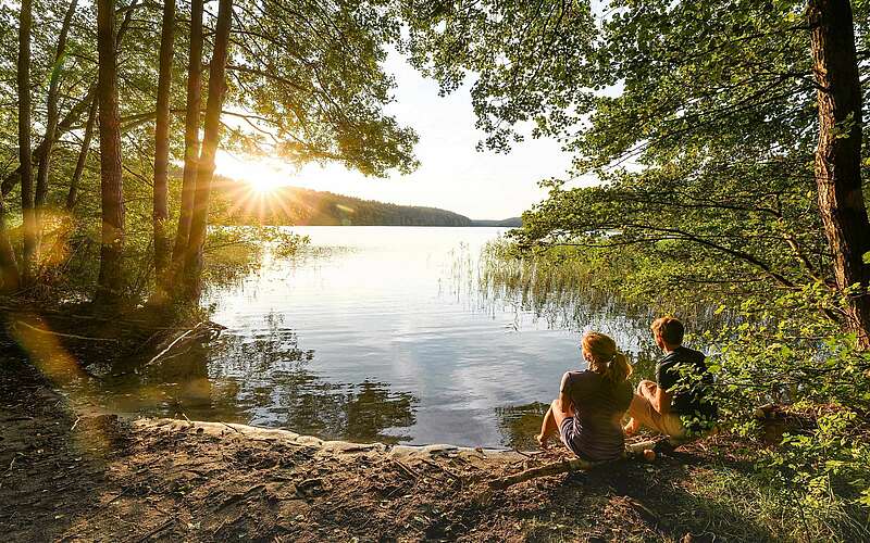 



    
        
                Wanderer am Roofensee,
            
        
                Foto: TMB Tourismus-Marketing Brandenburg GmbH/Wolfgang Ehn
            
    
