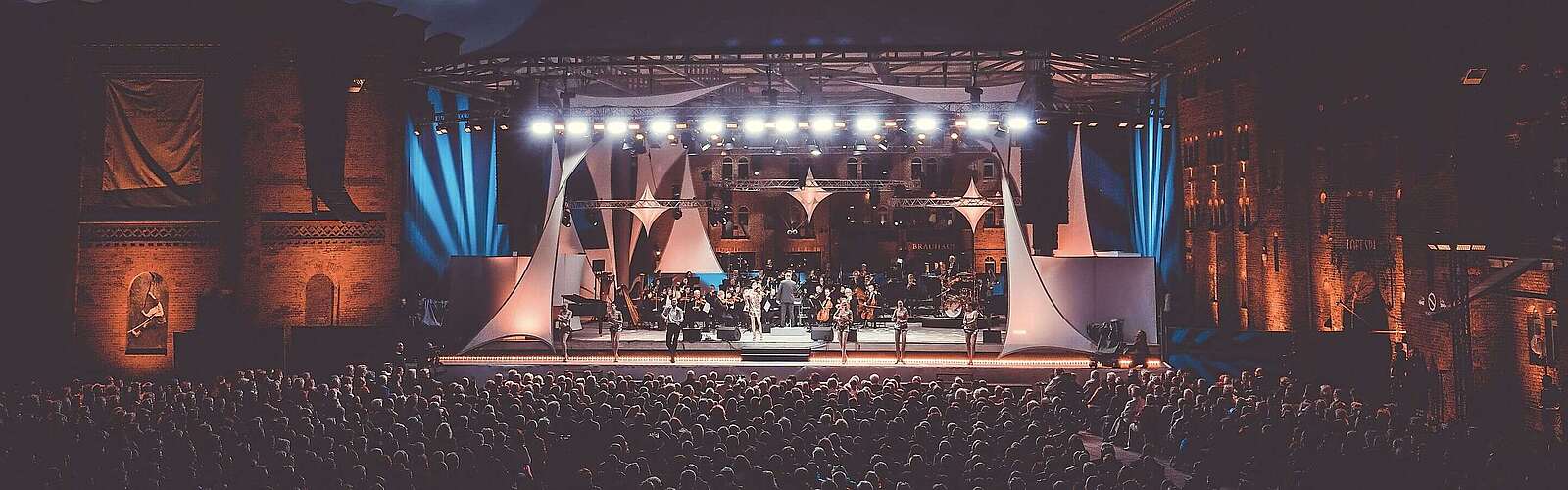 Elblandfestspiele Wittenberge bei Nacht