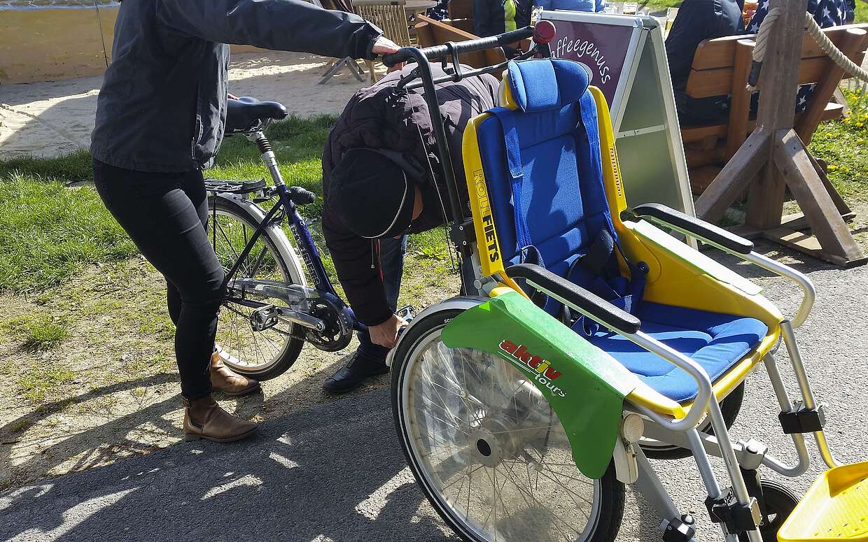 Als Gallionsfigur auf dem Rollfiet ...