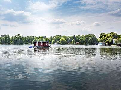 Hausboot auf dem Stadtsee Lychen