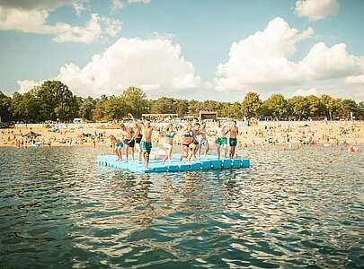 Sprung in den Helenesee
