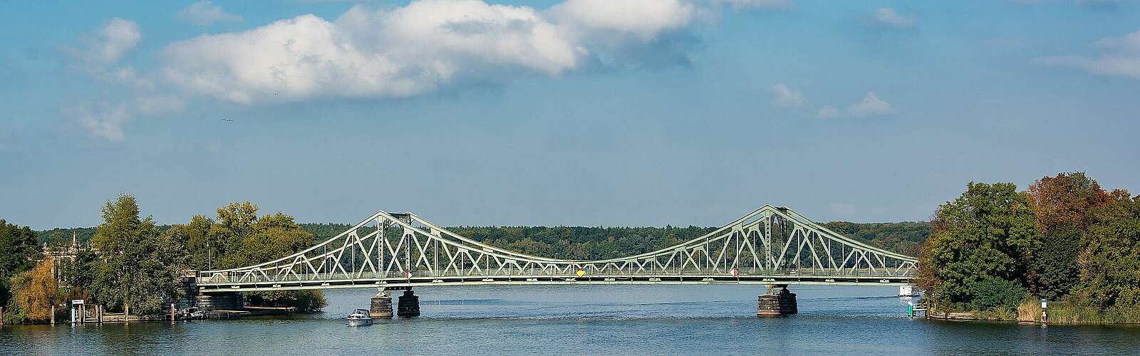 Glienicker Brücke,
            
        
                Foto: TMB Tourismus-Marketing Brandenburg GmbH/Steffen Lehmann