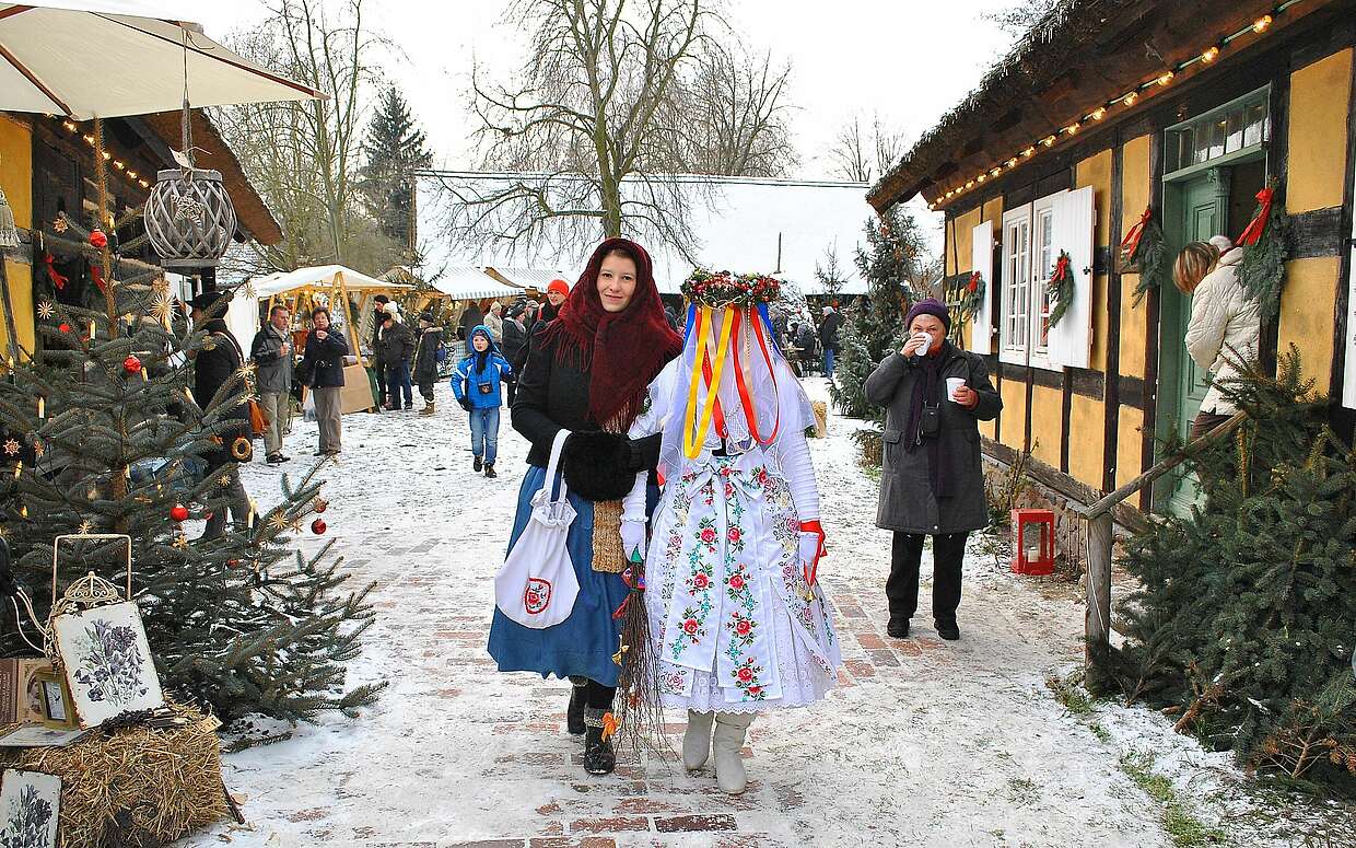 Bei der Spreewaldweihnacht begegnet man allerlei kuriosen Gestalten.