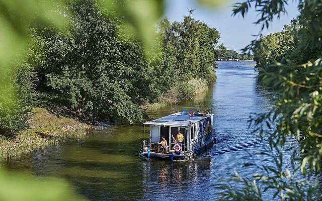 Rechlin Müritz Barrierefreier Urlaub mit der Familie auf dem Hausboot