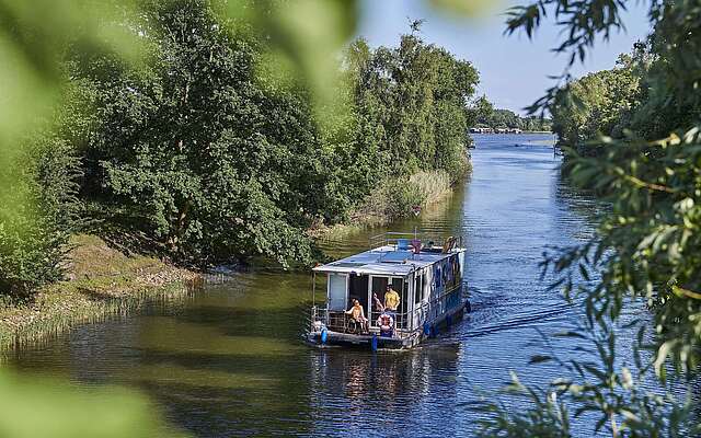 Rechlin Müritz Barrierefreier Urlaub mit der Familie auf dem Hausboot