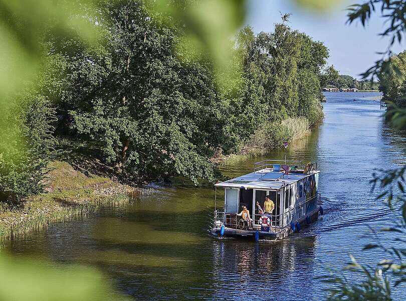 Rechlin Müritz Barrierefreier Urlaub mit der Familie auf dem Hausboot