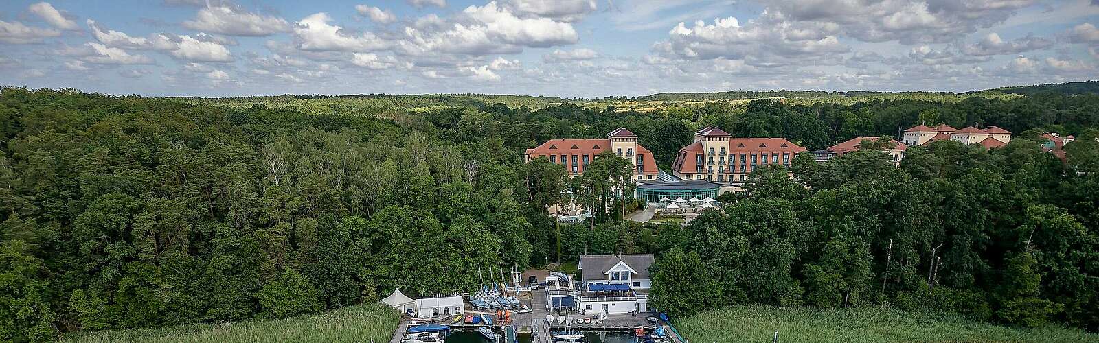 Außenansicht Precise Resort Bad Saarow,
            
        
                Foto: Precise Resort Bad Saarow/Thomas Rafalzyk