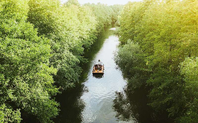 



    
        
                Floßtour auf dem Schwielochsee,
            
        
                Foto: TMB Tourismus-Marketing Brandenburg GmbH/Julia Nimke
            
    
