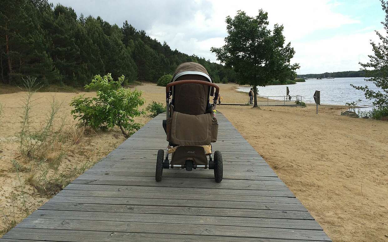 Kinderwagen am Senftenberger See