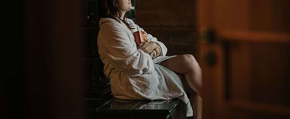 Frau in der Sauna