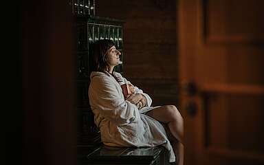 Frau in der Sauna