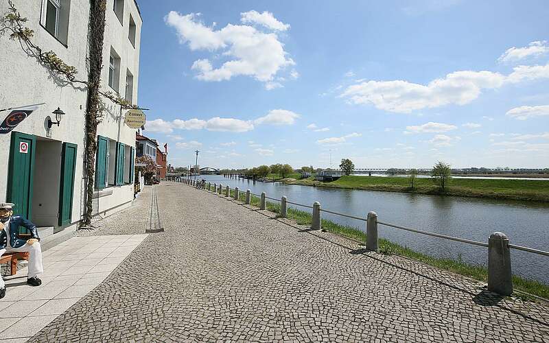 



    
        
                An der Elbe in Wittenberge,
            
        
                Foto: TMB Tourismus-Marketing Brandenburg GmbH/Steffen Lehmann
            
    
