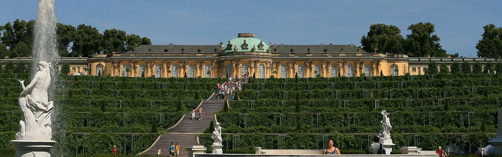 Fontäne vor Schloss Sanssouci in Potsdam,
            
        
                Foto: TMB Tourismus-Marketing Brandenburg GmbH und SPSG/Leo Seidel