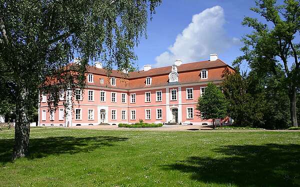 Schloss Wolfshagen mit Gartenanlage