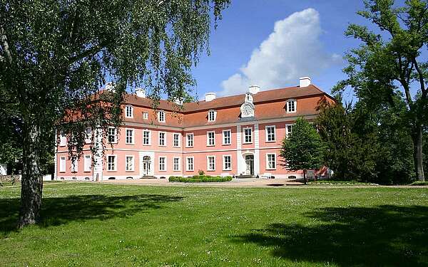 Schloss Wolfshagen mit Gartenanlage