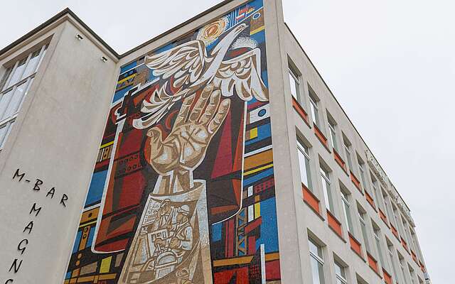 Womacka Wandmosaik Arbeit für den Frieden, ehem. Kaufhaus Magnet in Eisenhüttenstadt